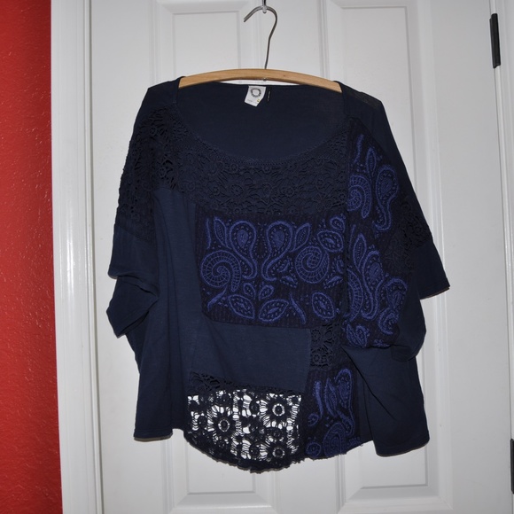 Anthropologie AKEMI+KIN Navy Embroidered Darrie Top sz S - Picture 4 of 8